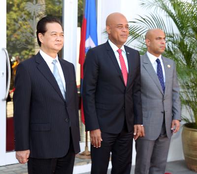 Thủ tướng Nguyễn Tấn Dũng hội đàm với Thủ tướng Haiti ảnh 1